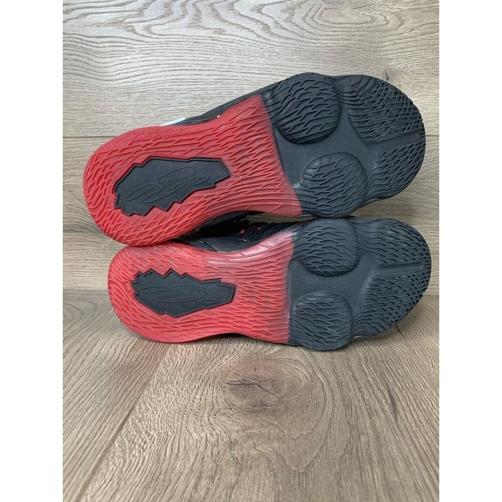 Nike Boys Lebron Size 5.5 - 17 Sneaker Athletic Black Red Pull Tab Logo Lace Up - Picture 8 of 10